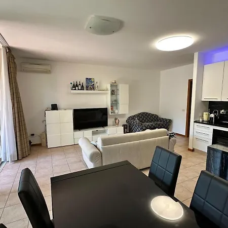 아파트 Garda - Direct Access To 3 Pools 파뎅게술가르다