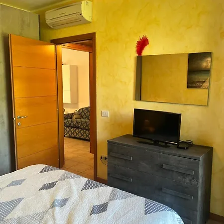 아파트 Garda - Direct Access To 3 Pools 파뎅게술가르다