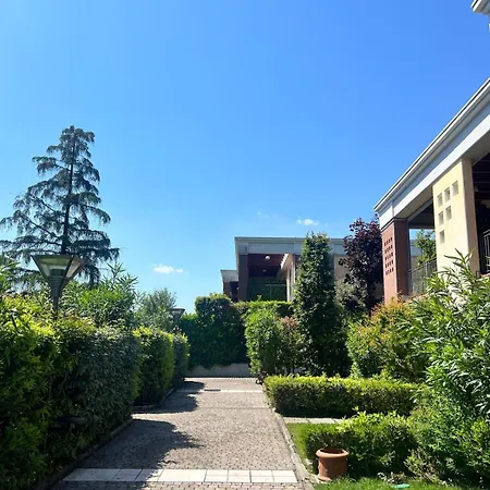 Garda - Direct Access To 3 Pools Apartman Padenghe sul Garda